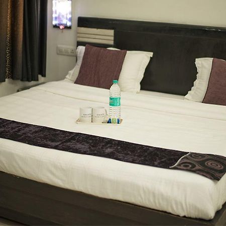 Aura Suites Гургаон Екстериор снимка