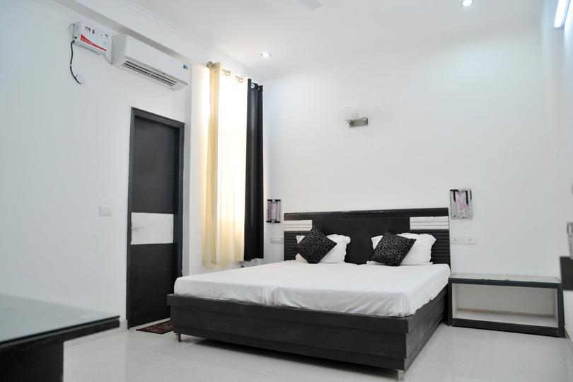 Aura Suites Гургаон Екстериор снимка