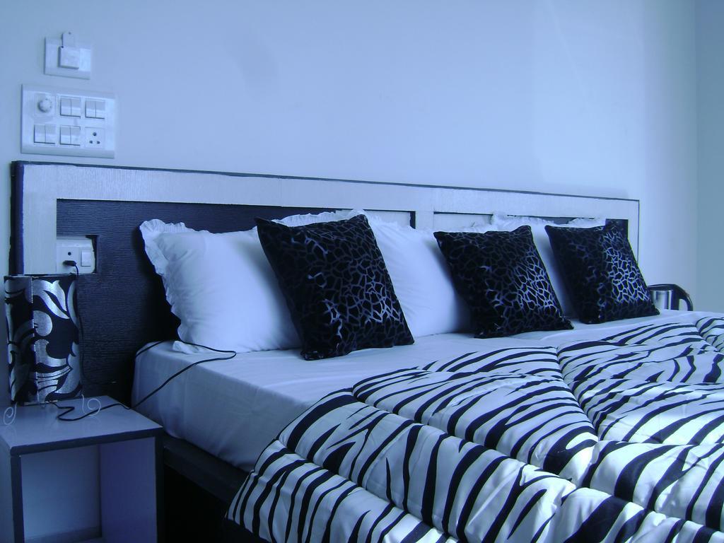 Aura Suites Гургаон Екстериор снимка