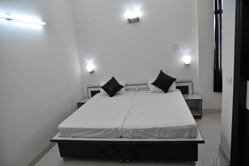 Aura Suites Гургаон Екстериор снимка