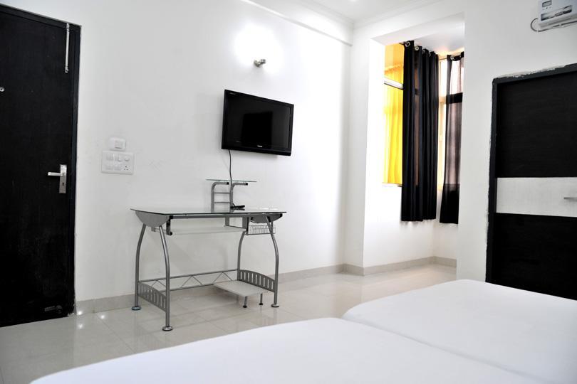 Aura Suites Гургаон Екстериор снимка